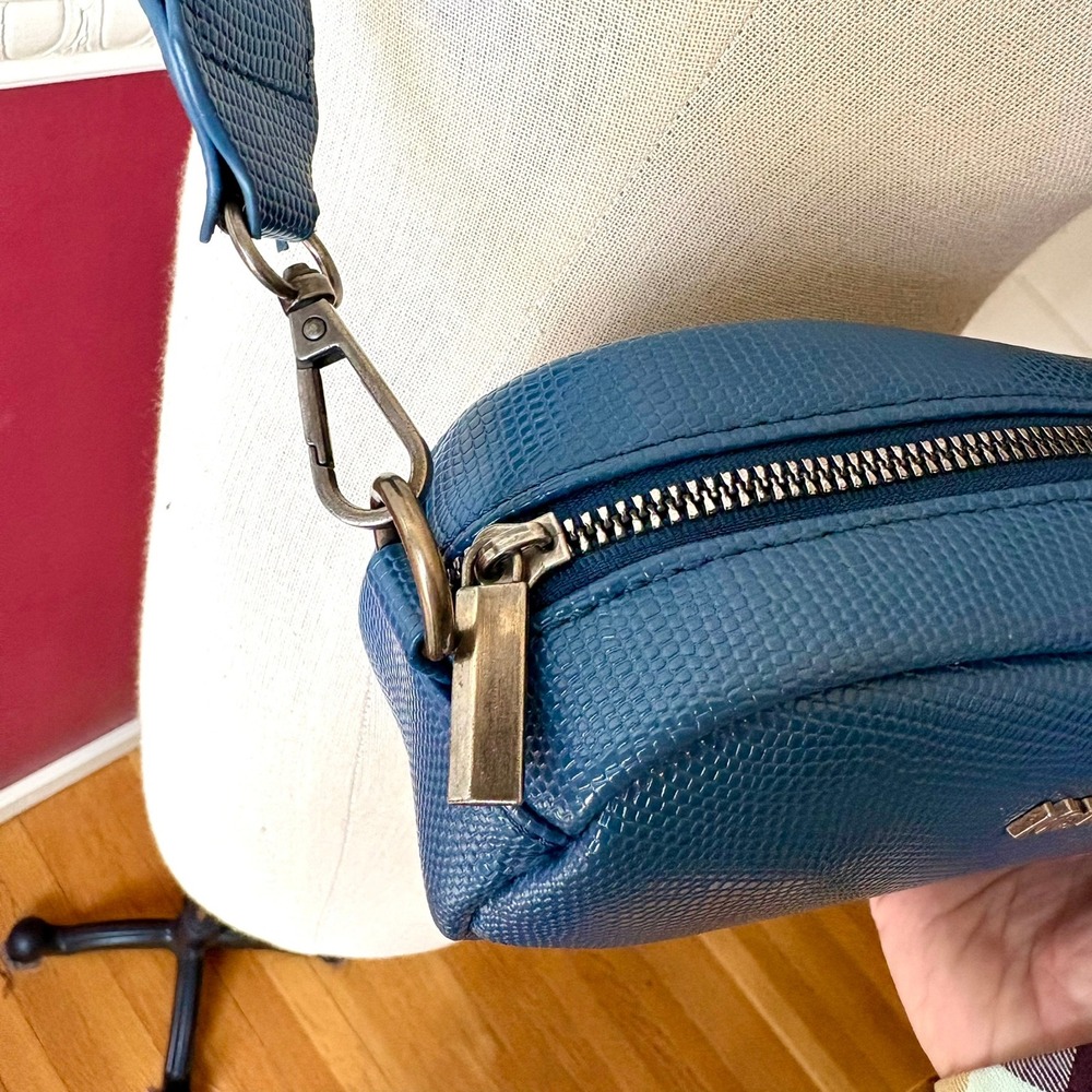 Montana West‎ Blue Lizard Embossed Crossbody Bag Woven Stripe Guitar Strap Logo - Picture 5 of 13